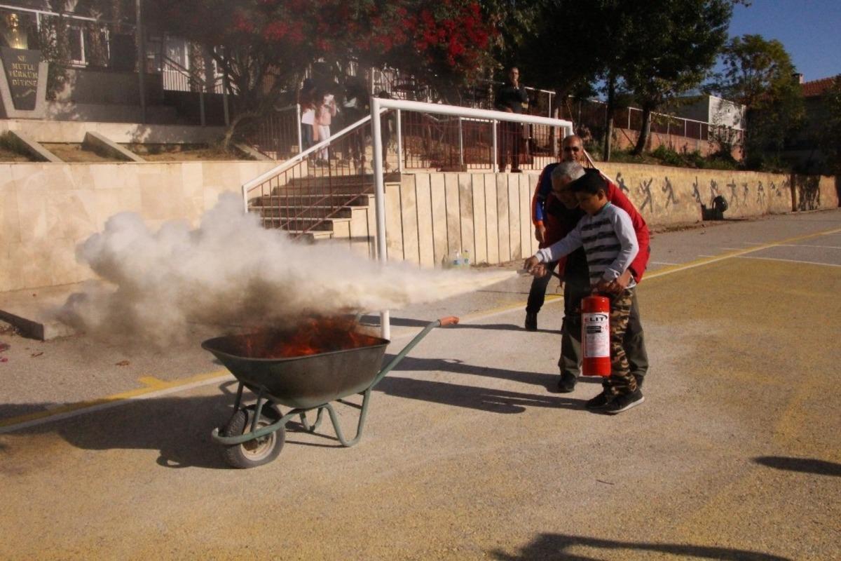 &Ouml;ğrencilere yangın tatbikatı eğitimi