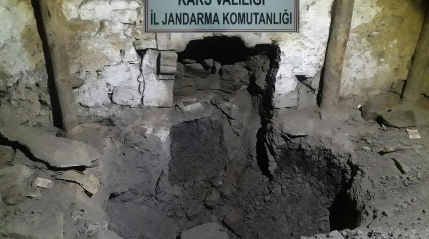 Kars&rsquo;ta ka&ccedil;ak kazı yapan 2 kişi yakalandı