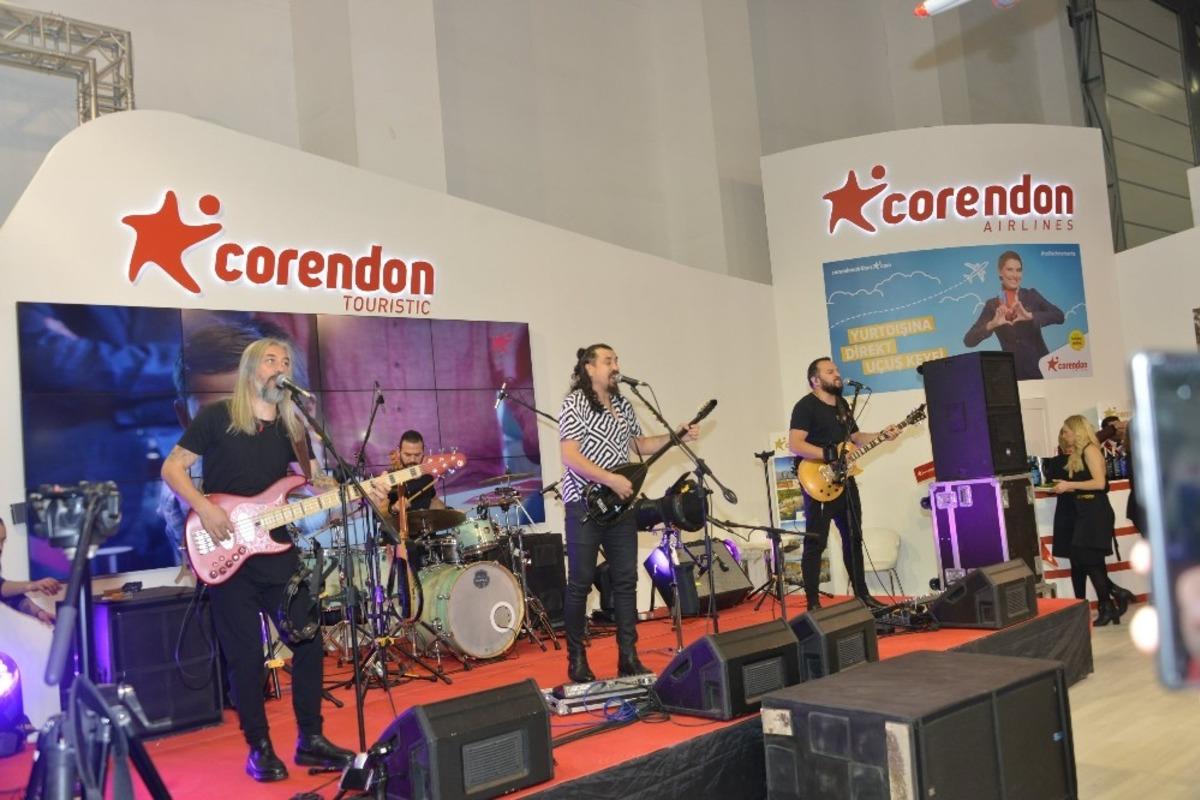 Corendon Airlines&rsquo;tan Travel Turkey İzmir&rsquo;in ilk g&uuml;n&uuml;nde konser s&uuml;rprizi