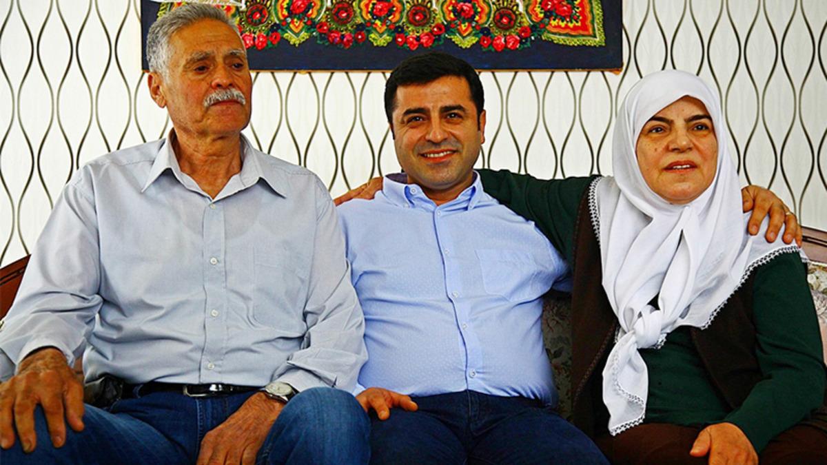 Selahattin Demirtaş&rsquo;ın anne babası ve kardeşi kaza ge&ccedil;irdi