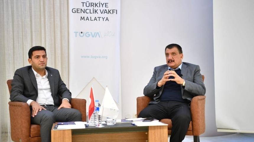 Başkan G&uuml;rkan, milli ve manevi değerleri bilen gen&ccedil;lik &ouml;nerdi