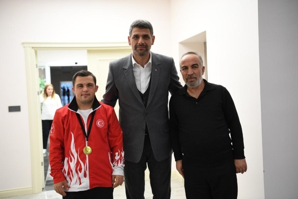 Down sendromlu Coşar Kartepe&rsquo;nin gururu oldu