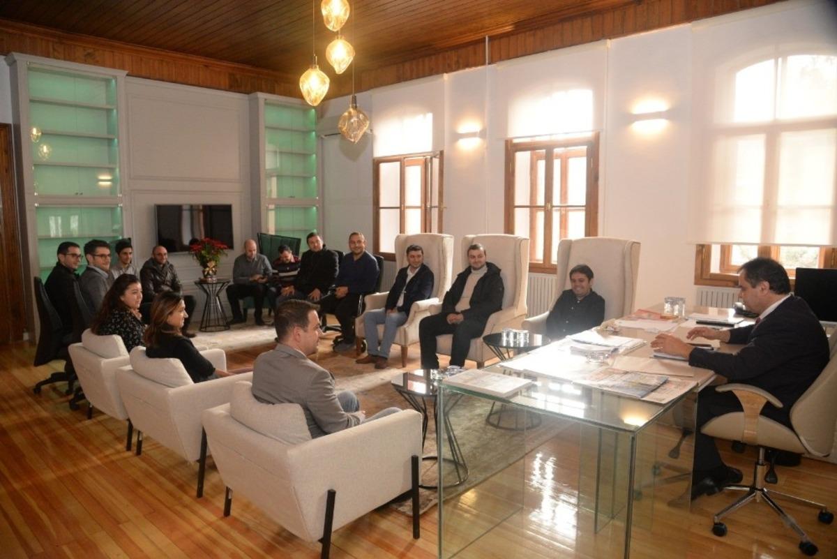 Başkan Şahin belediyedeki m&uuml;hendislerle bir araya geldi