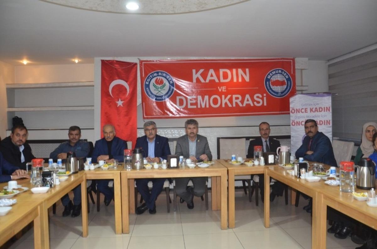 &ldquo;Kadın ve Demokrasi&rdquo; konferansı d&uuml;zenlendi