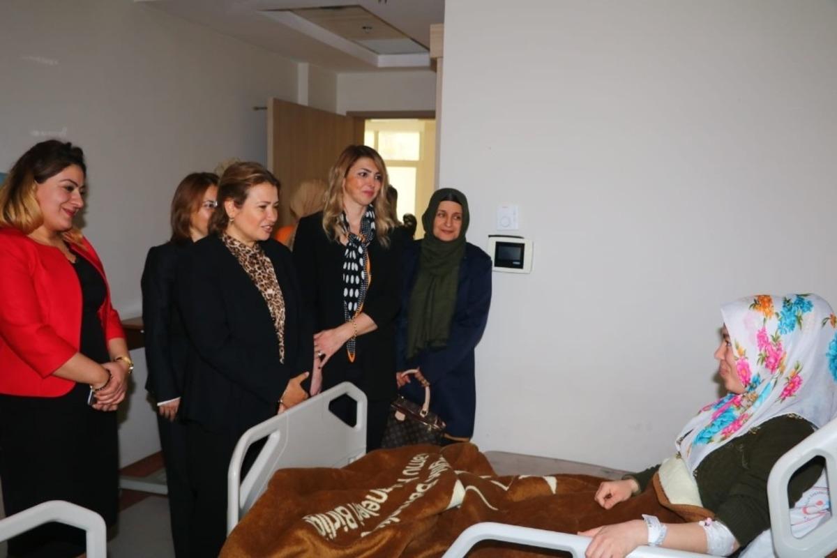 G&ouml;n&uuml;l el&ccedil;ilerinden hastalara ziyaret