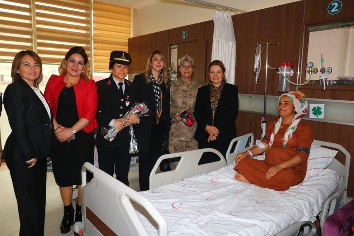 Gönül elçilerinden hastalara ziyaret G3