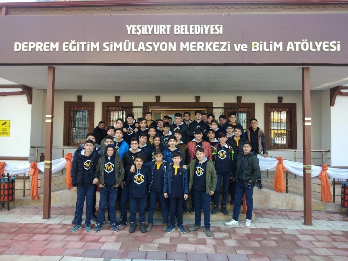 &Ouml;ğrenciler depremi eğlenerek &ouml;ğrendi