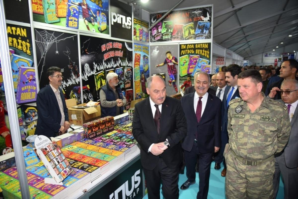Osmaniye Belediyesi 4. Kitap Fuarı kapılarını a&ccedil;tı