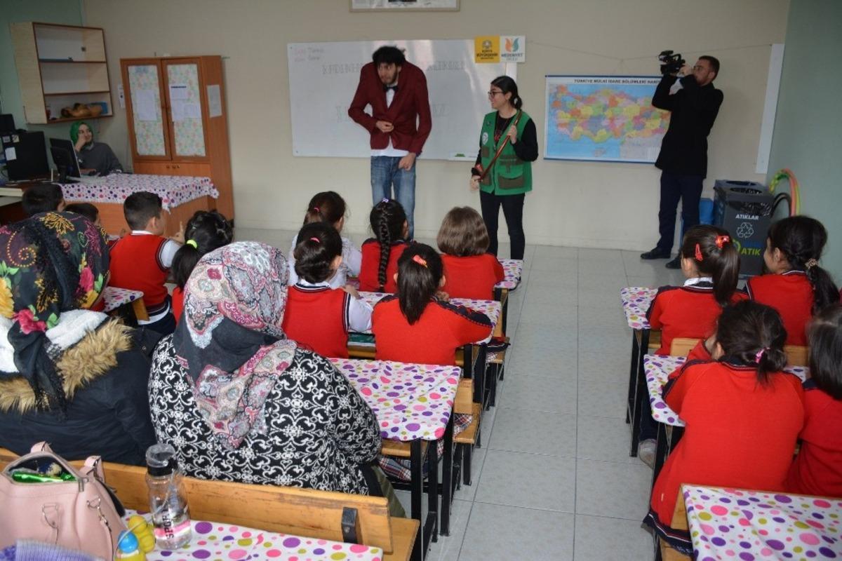 Medeniyet Okulu Tiyatrosu 31 il&ccedil;ede &ouml;ğrencilerle buluşuyor