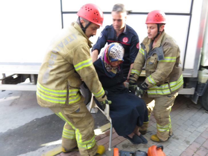 Beykoz'da korkutan kaza! Yaralı kadının elini bir an olsun bırakmadı G5