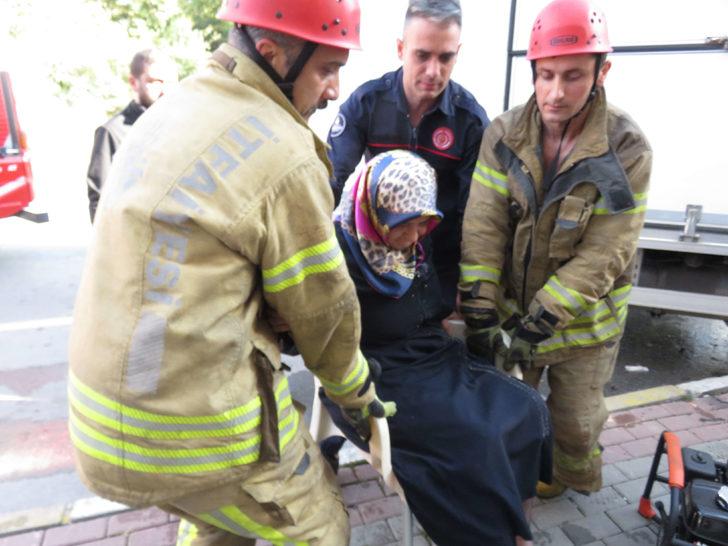 Beykoz'da korkutan kaza! Yaralı kadının elini bir an olsun bırakmadı G4