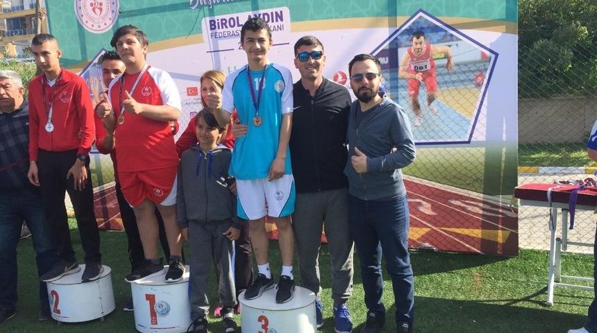 Isparta ASP Gen&ccedil;lik ve Spor Kul&uuml;b&uuml; &rsquo;Engelleri&rsquo; başarı ile aşıyor