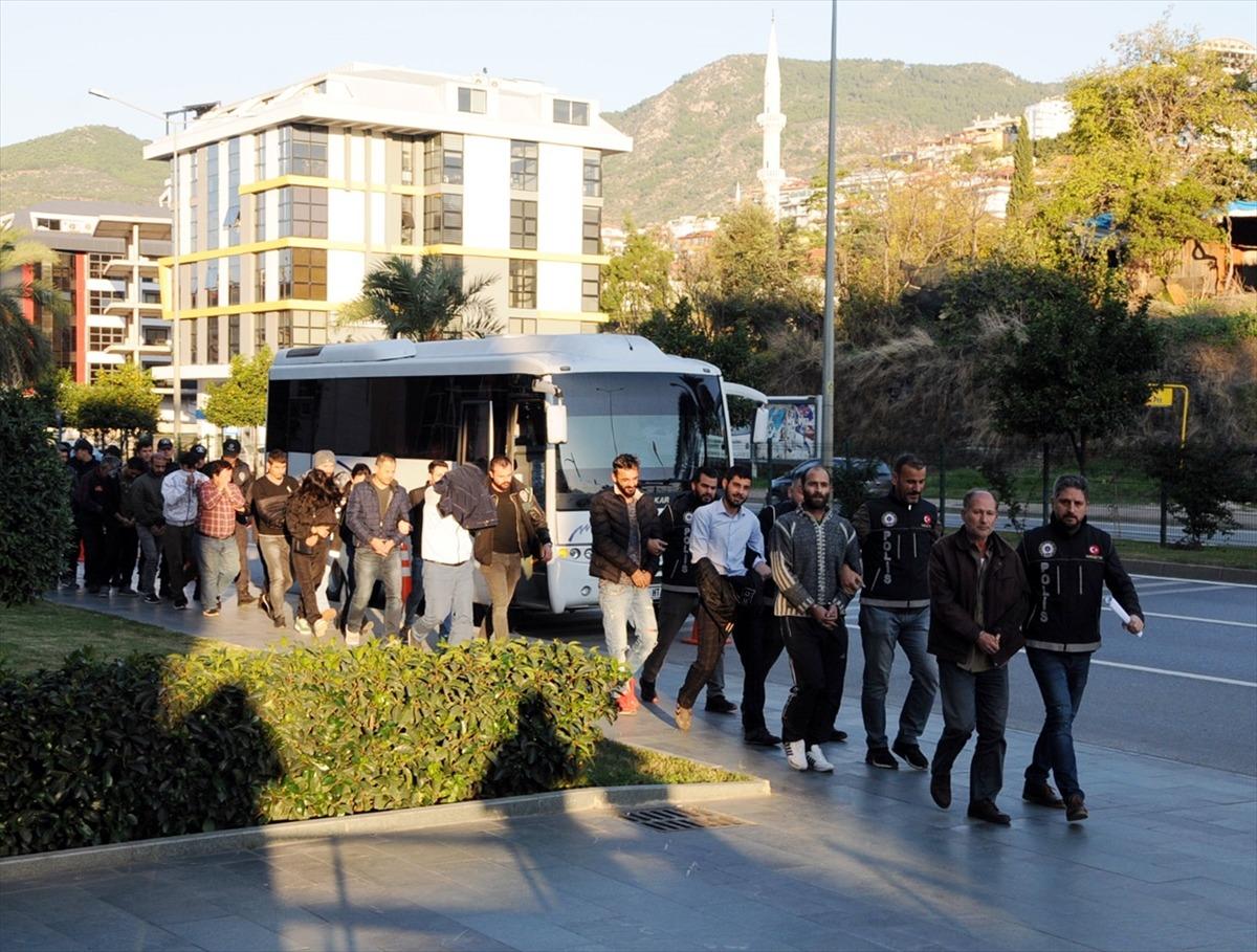 Antalya'daki uyuşturucu operasyonunda g&ouml;zaltına alınan 16 zanlı tutuklandı
