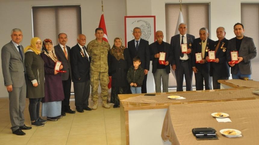 Payas&rsquo;ta Kıbrıs gazilerine madalya ve beratları tevdi edildi