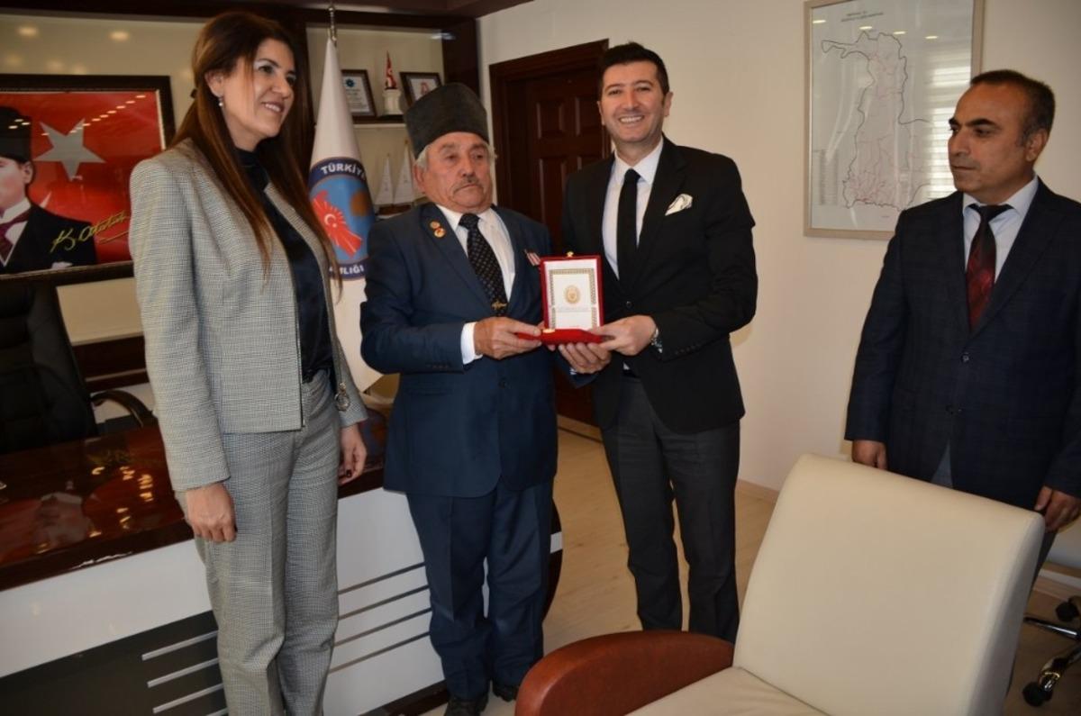 5 gaziye milli m&uuml;cadele madalyası ve beratı