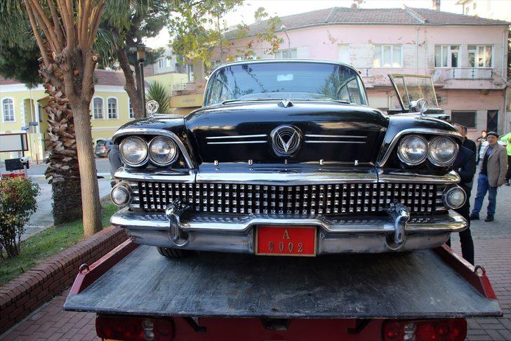 Merhum Başbakan Adnan Menderes'in makam aracı Aydın’a getirildi G4