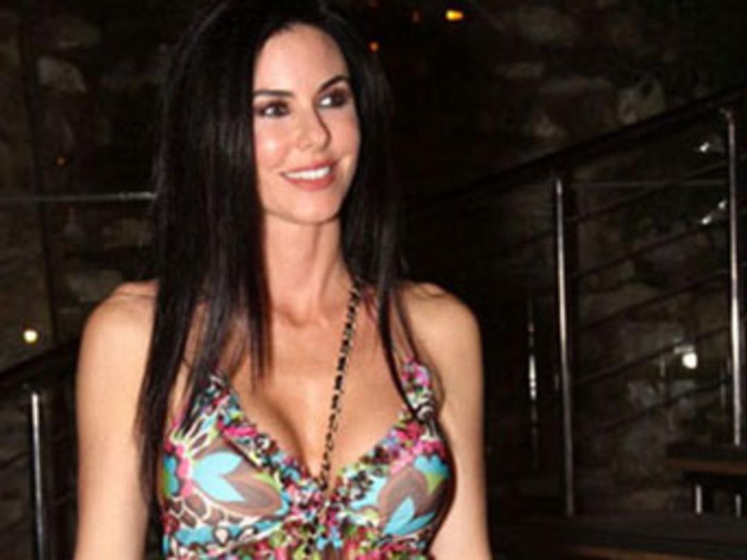 Defne de silikonlandı