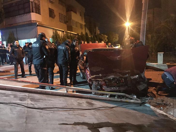 'Dur' ihtarına uymayıp kaçarken kaza yaptı, otomobilinden cephanelik çıktı G1
