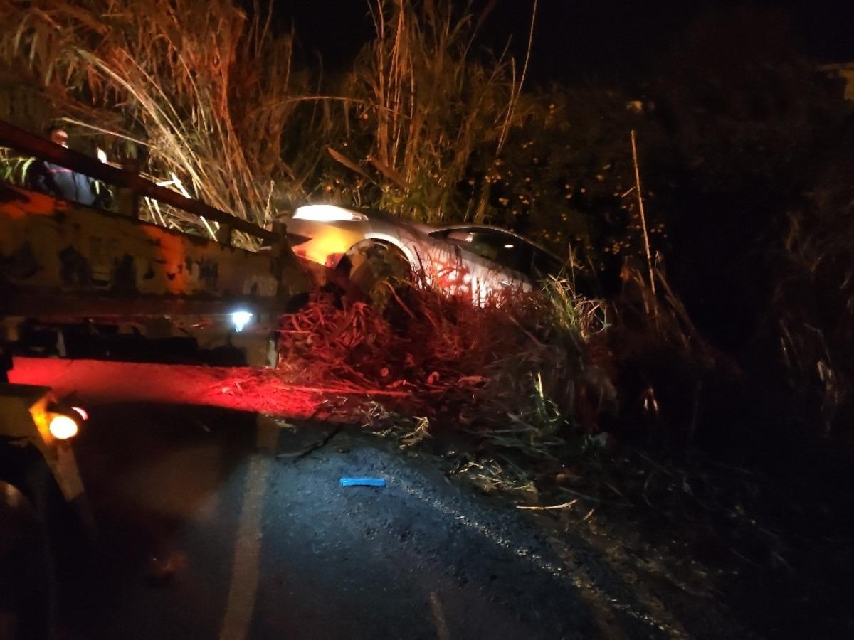 Samandağ&rsquo;da otomobil bah&ccedil;eye u&ccedil;tu