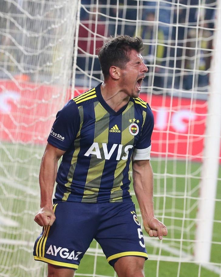 Fenerbahçe - Gençlerbirliği maçına damga vurdu! Emre Belözoğlu golü kaçırdı, panoyu tekmeledi G4