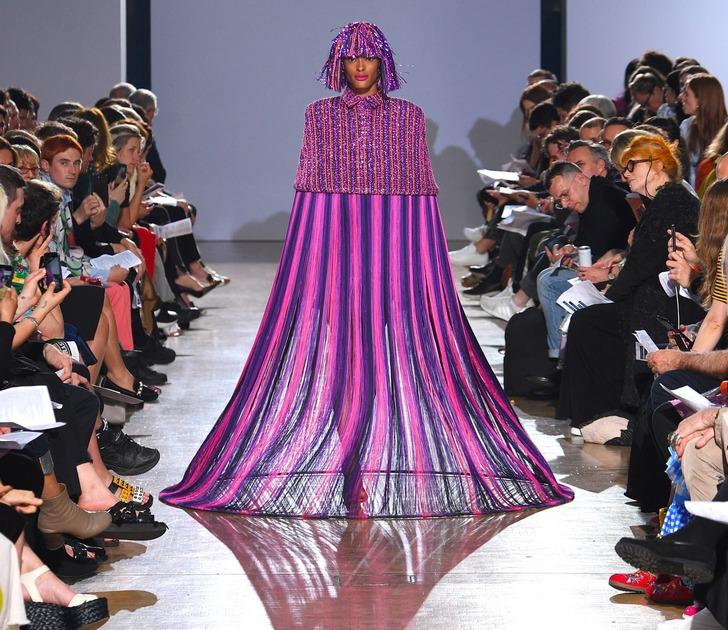 Dönüşümün böylesi! Video kasetlerden elbise yaptı G3