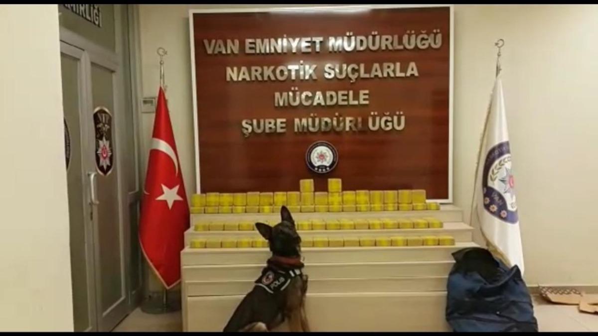 Van&rsquo;da park halindeki kamyonetten 45 kilo eroin &ccedil;ıktı