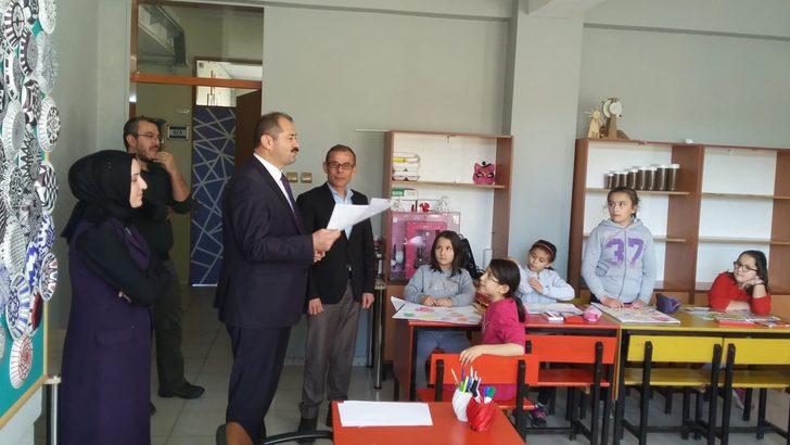 Belediye başkanının evinin kapısında şaşırtan not... Öğrenciler bıraktı G4