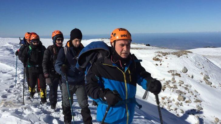 Uludağ'da kaybolan 2 dağcı için mağara ve kuyular aranıyor G1