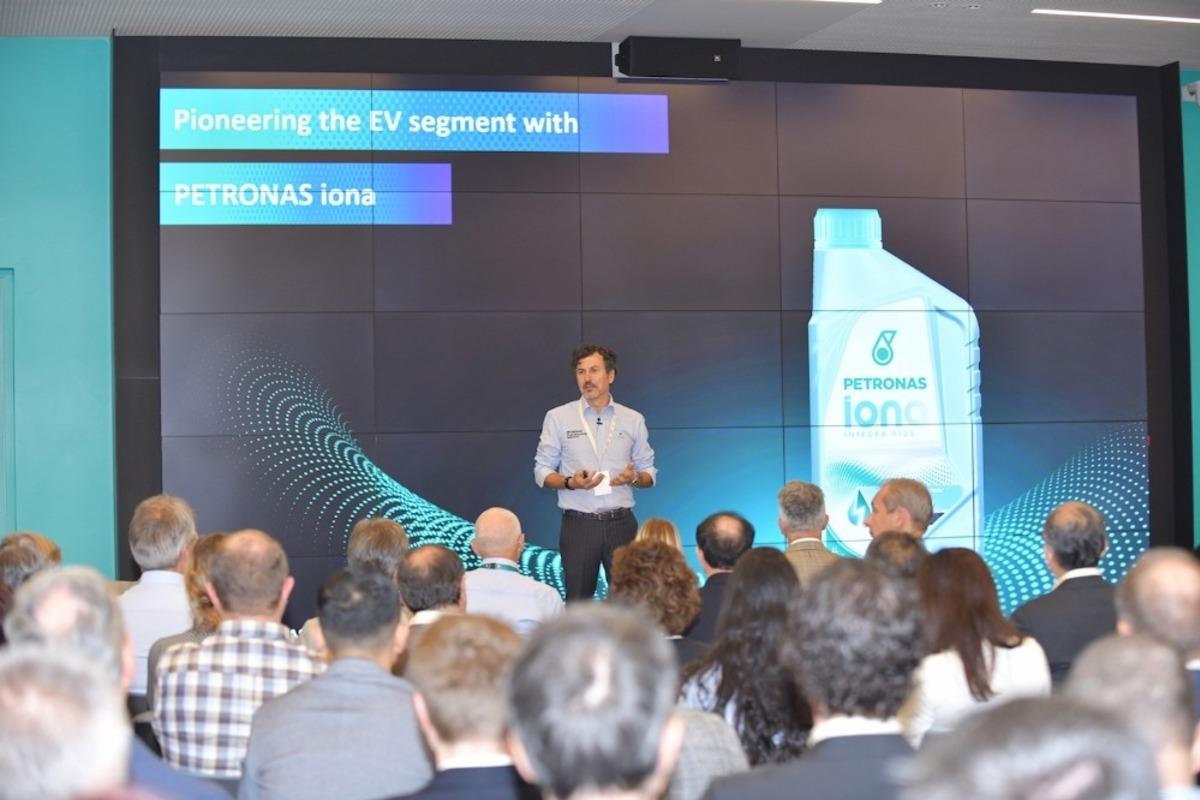 Elektrikli Ara&ccedil; Sıvıları Sempozyumu, Petronas&rsquo;ın Torino&rsquo;daki AR-GE Merkezi&rsquo;nde ger&ccedil;ekleşti