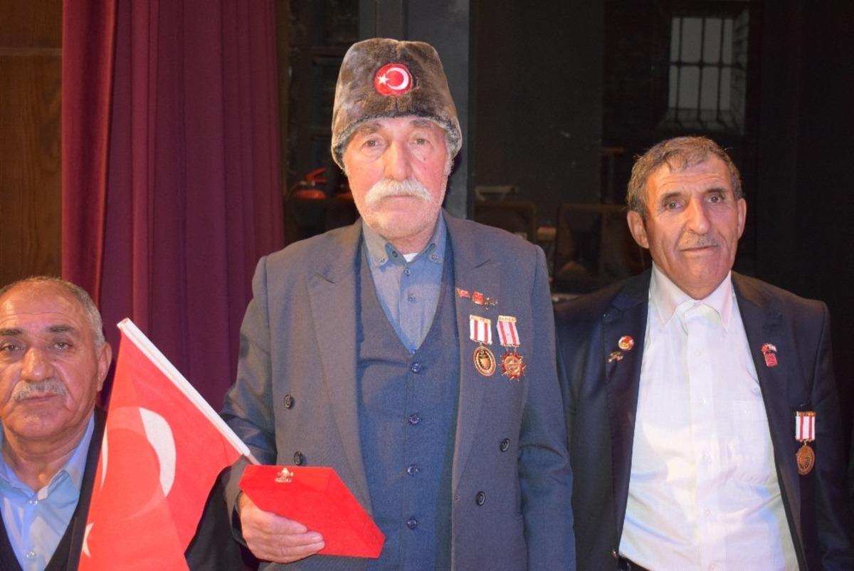 Kıbrıs Gazileri i&ccedil;in &rsquo;Madalya Tevcih T&ouml;reni&rsquo; d&uuml;zenlendi