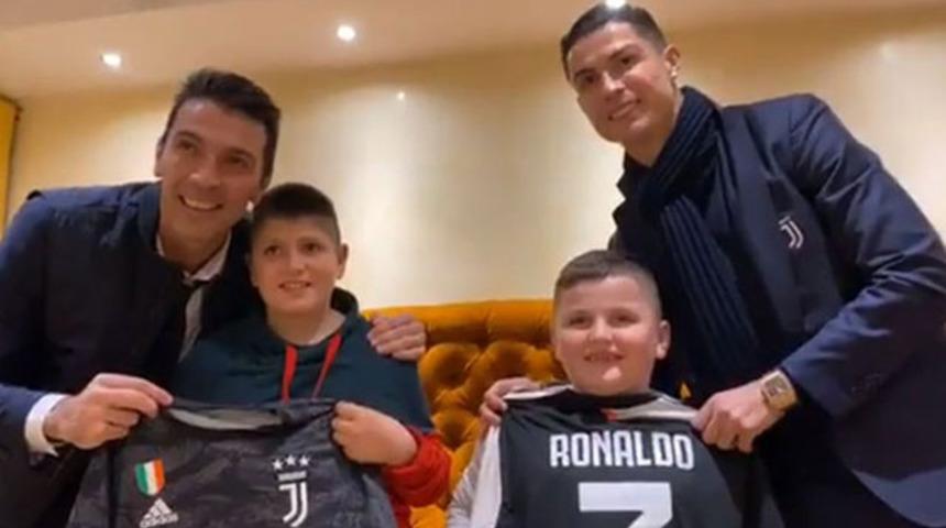 Ronaldo ve Buffon'dan Arnavut çocuklara sürpriz