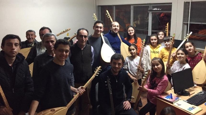 Şaphane&rsquo;de 7&rsquo;den 70&rsquo;e bağlama kursu
