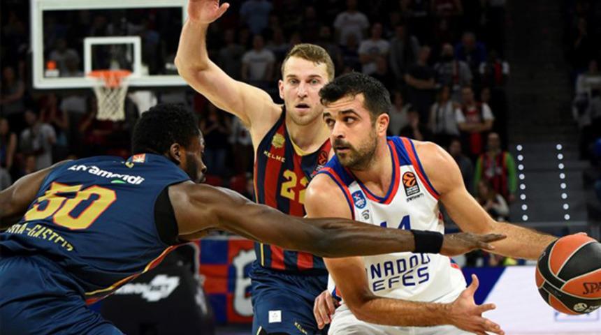Anadolu Efes 10. galibiyetle zirvedeki yerini korudu