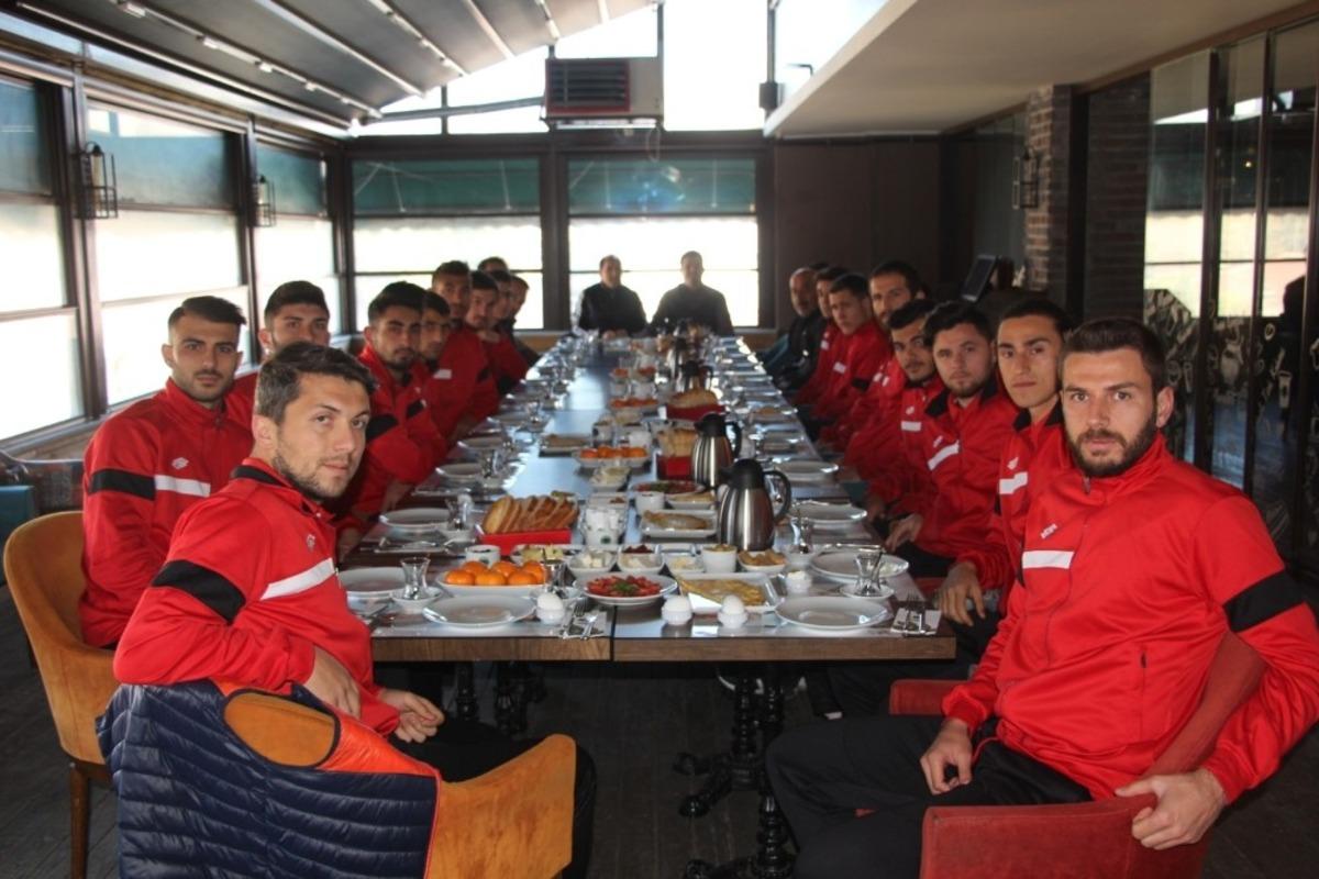 Bilecikspor&rsquo;a AK Partili meclis &uuml;yesinden kahvaltı