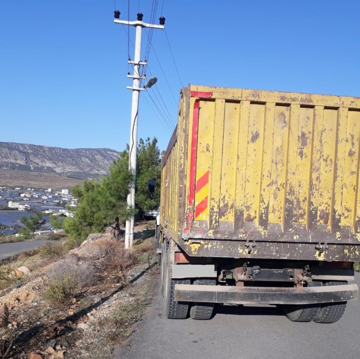 Mersin&rsquo;e sokulmak istenilen bir kamyon k&ouml;pek geri g&ouml;nderildi