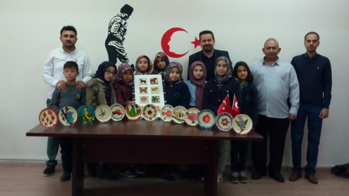 Altıntaş&rsquo;ta ortaokul &ouml;ğrencileri &ccedil;ini sergisi a&ccedil;tı