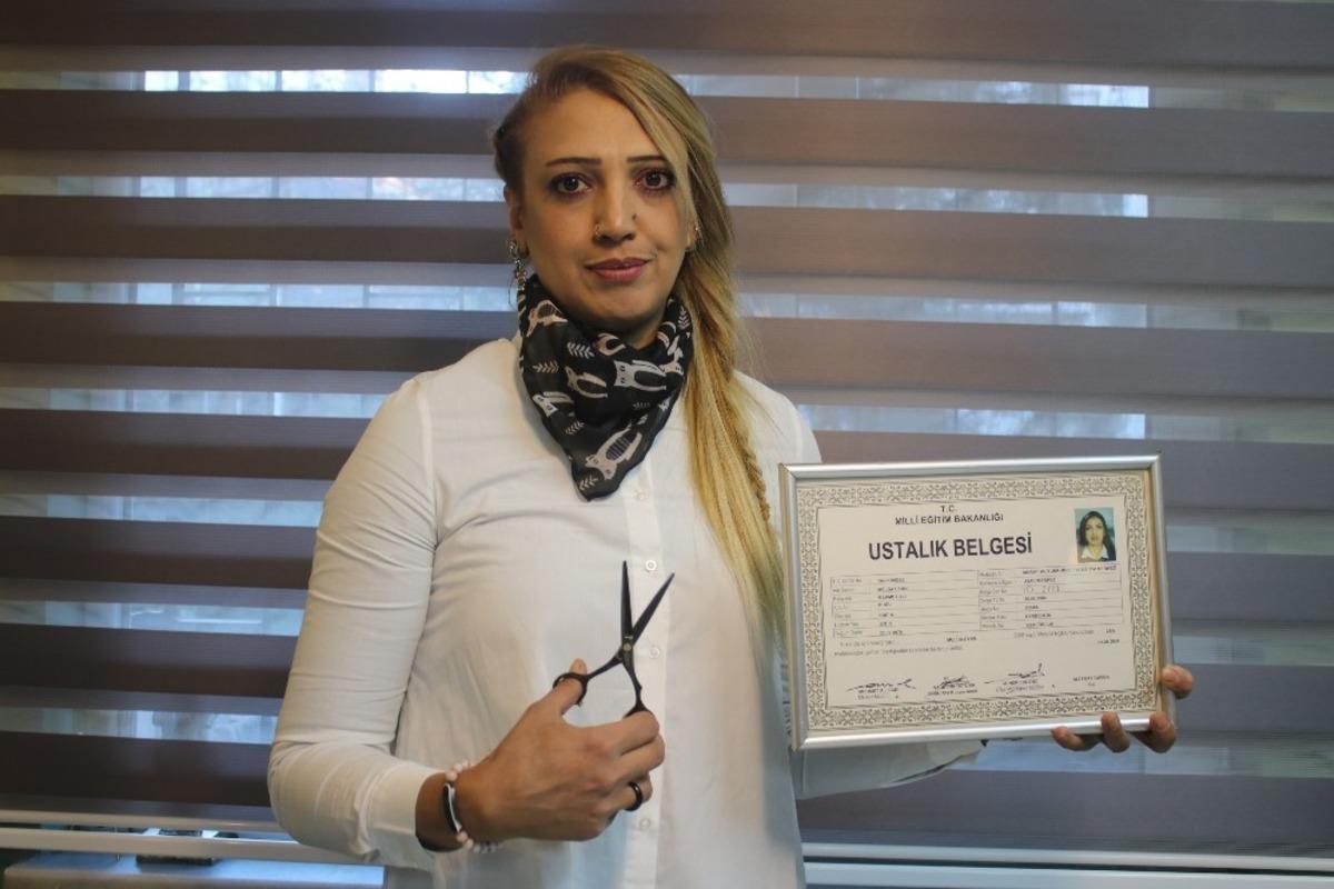 Erkek kuaf&ouml;r&uuml;ne kadın eli değdi