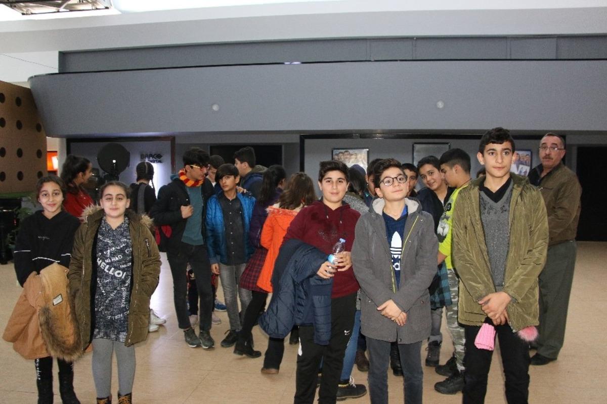 Elazığ&rsquo;da &ccedil;ocuklar, sinema da film izleme keyfi  yaşadı