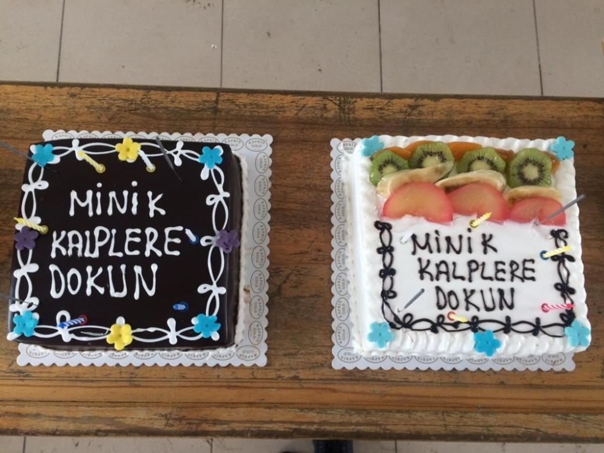 K&ouml;y &ccedil;ocuklarıyla doğum g&uuml;nlerini kutluyorlar