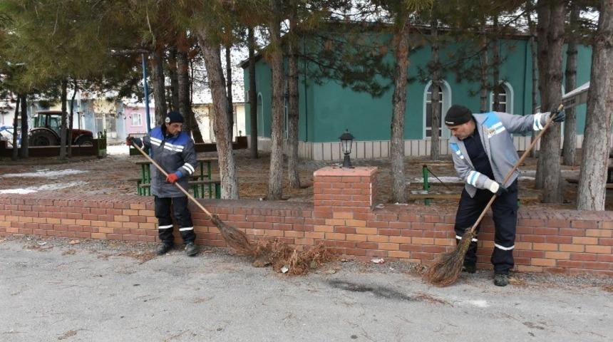İn&ouml;n&uuml;&rsquo;de &ccedil;evre temizlik &ccedil;alışmaları s&uuml;r&uuml;yor