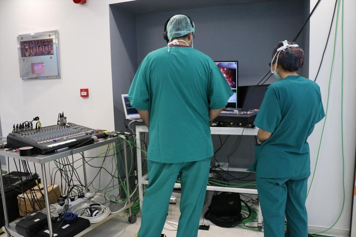 Akdeniz &Uuml;niversitesi Organ Nakli G&uuml;nleri'nde canlı yayınla ameliyat