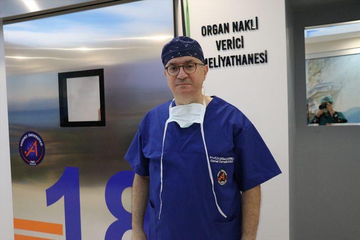 Akdeniz Üniversitesi Organ Nakli Günleri'nde canlı yayınla ameliyat G4