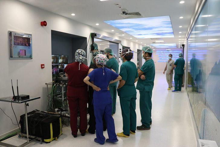 Akdeniz Üniversitesi Organ Nakli Günleri'nde canlı yayınla ameliyat G5