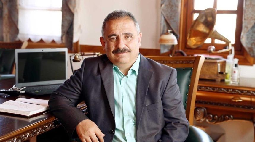 Gazeteci-Yazar Sinan Burhan&rsquo;dan, &rsquo;Erdoğan Ak&rsquo;lı ve siyasi Notlar&rsquo; kitabı