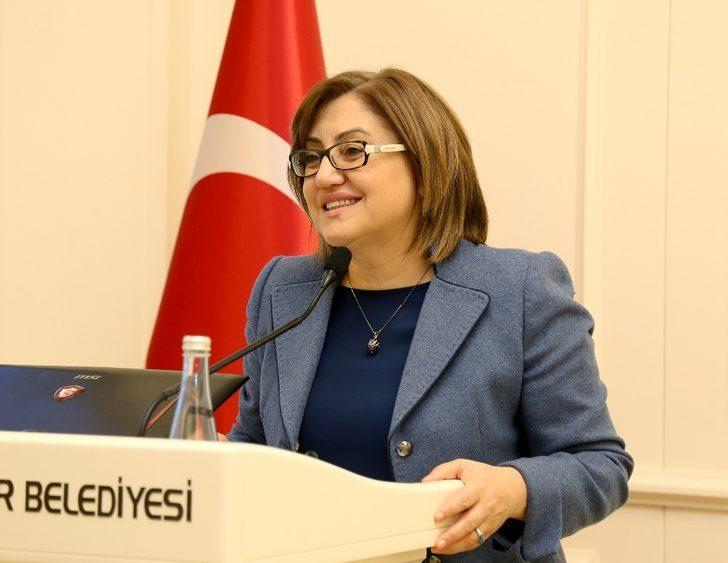 Şahin, geleceğin mucitlerine sertifikalarını verdi G1