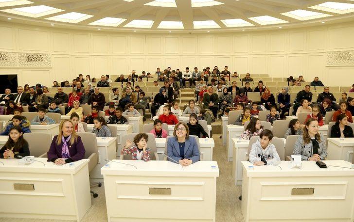 Şahin, geleceğin mucitlerine sertifikalarını verdi G3