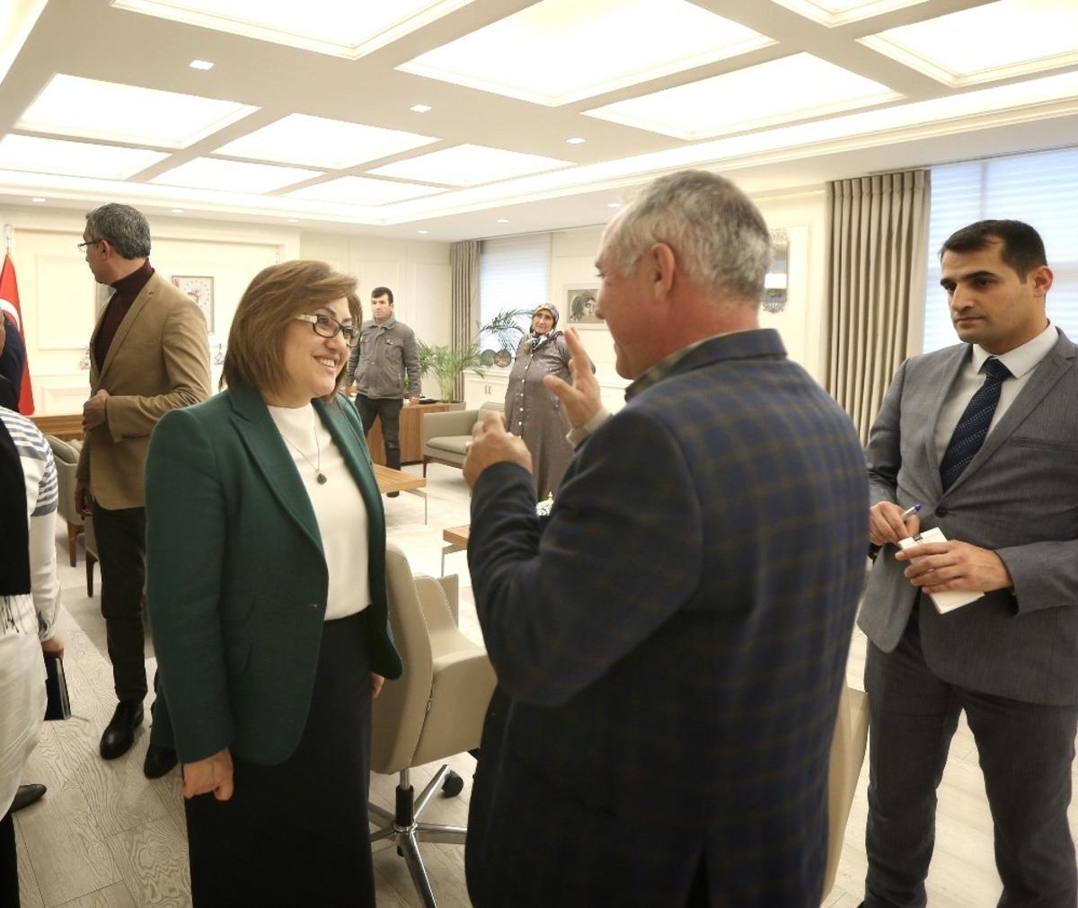 Başkan Şahin, vatandaşları halk g&uuml;n&uuml;nde ağırladı