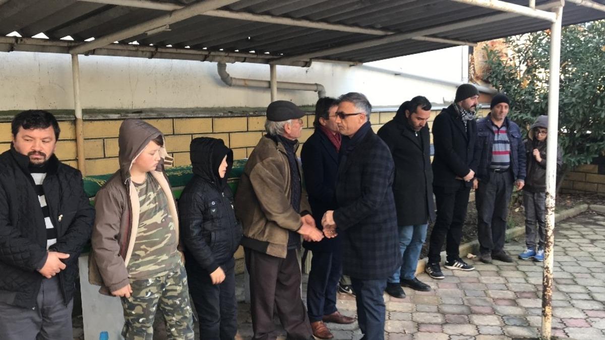 Siyan&uuml;r ile intihar eden gen&ccedil; son yolcuğuna uğurlandı