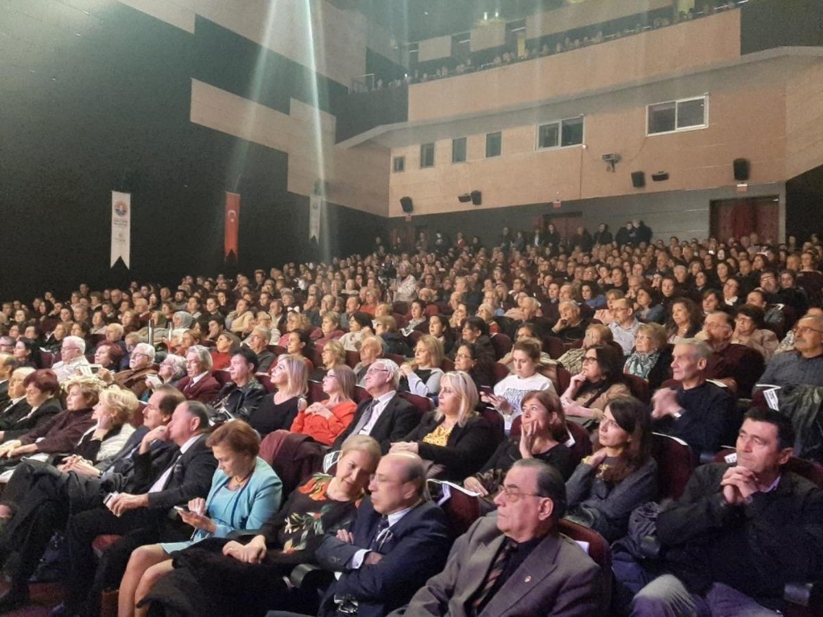 Sanat g&uuml;neşi şarkılarıyla Maltepe&rsquo;de anıldı