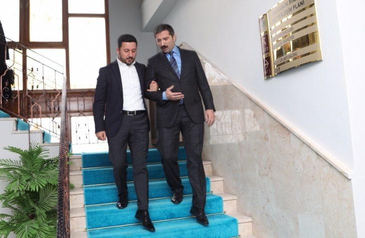 Milletvekili Sarıkaya’dan Belediye Başkanı Arı’ya ziyaret G2